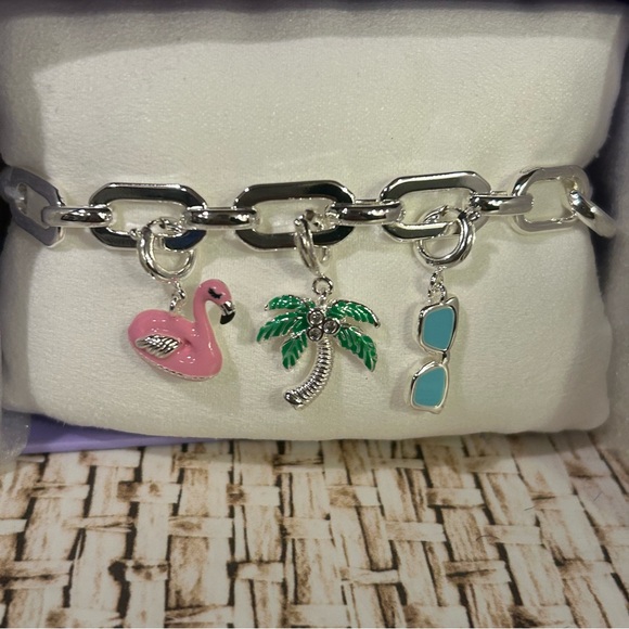 🐾 Tropical Getaways 🐾 - Picture 1 of 3